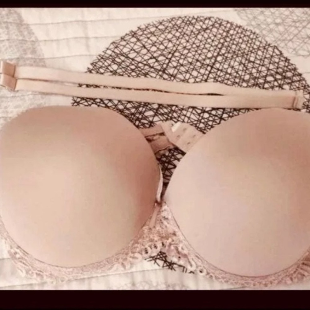 NWOT Nude Lace Trim Strapless T-Shirt Bra